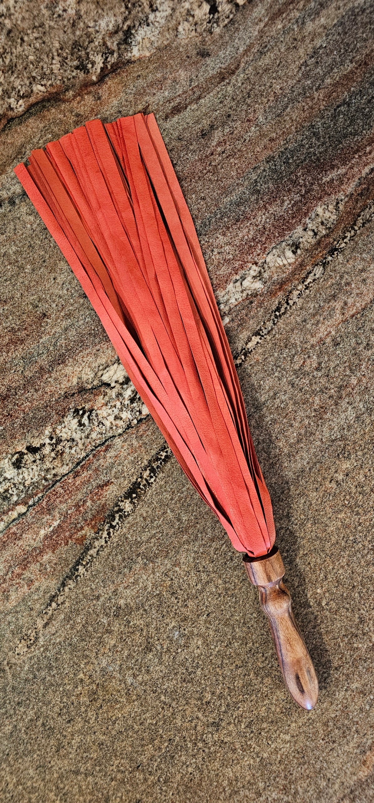 Oak Handle Flogger with Red Pigskin falls